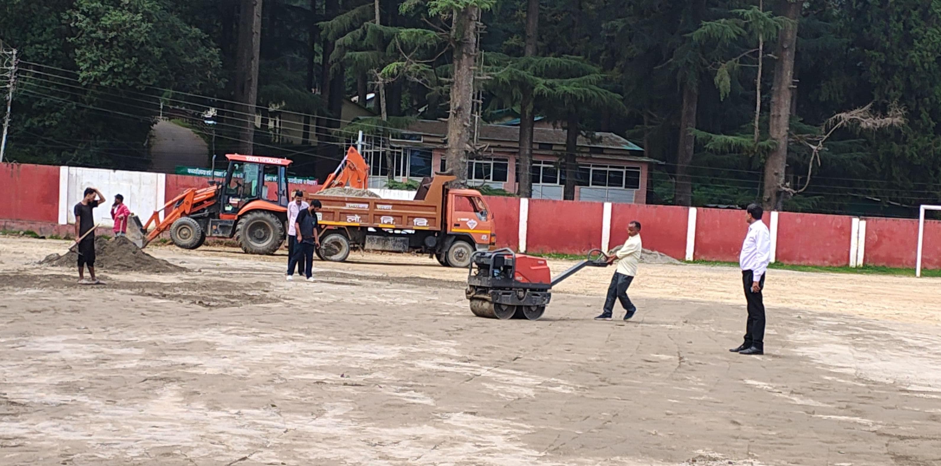 कंडोलिया मैदान का सुधारीकरण करते प्रशासन कंडोलिया मैदान का सुधारीकरण करते प्रशासन