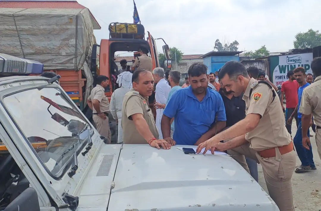 समालखा सब्जी मंडी में घटना स्थल पर कार्रवाई करती पुलिस।