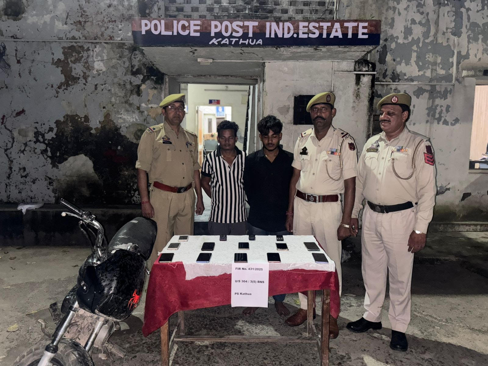2 mobile snatchers arrested with 1 motorcycle and 14 mobile phones 2 mobile snatchers arrested with 1 motorcycle and 14 mobile phones