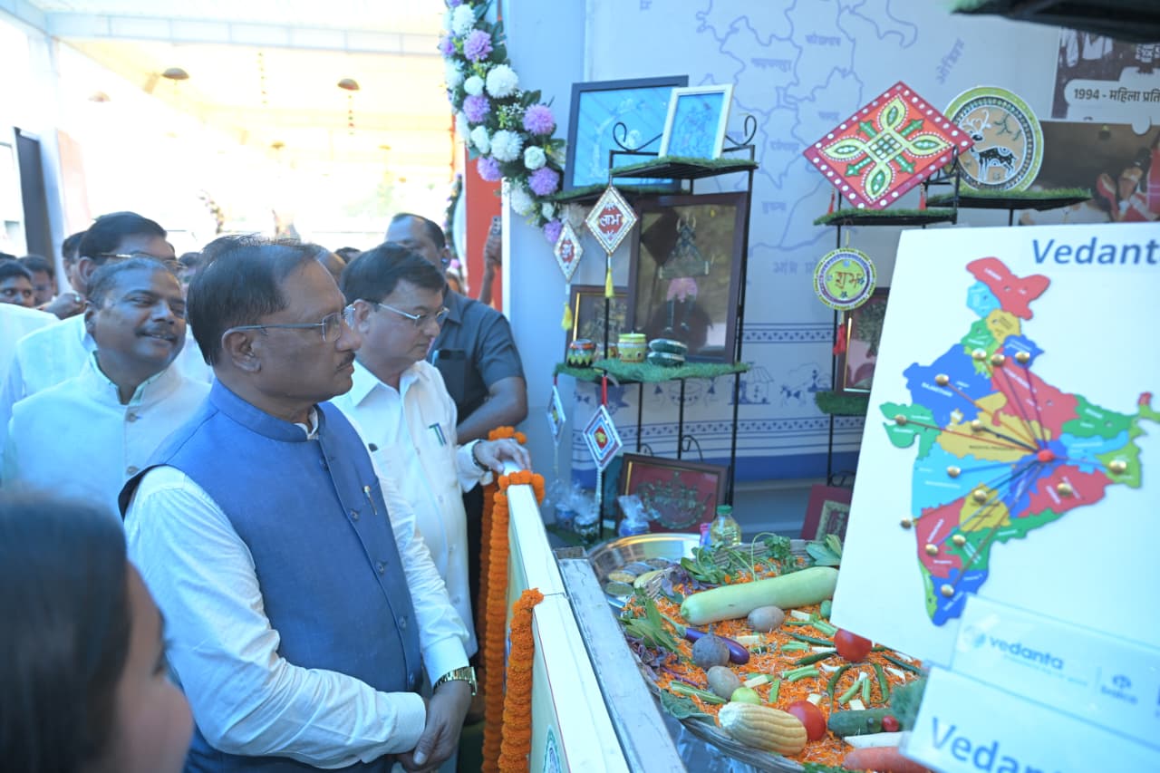 कोरबा : मुख्यमंत्री विष्णुदेव साय ने विभागीय स्टॉलों का अवलोकन किया