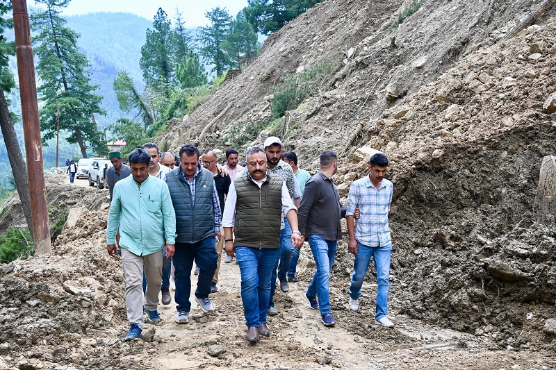 शिक्षा मंत्री रोहित ठाकुर शिक्षा मंत्री रोहित ठाकुर