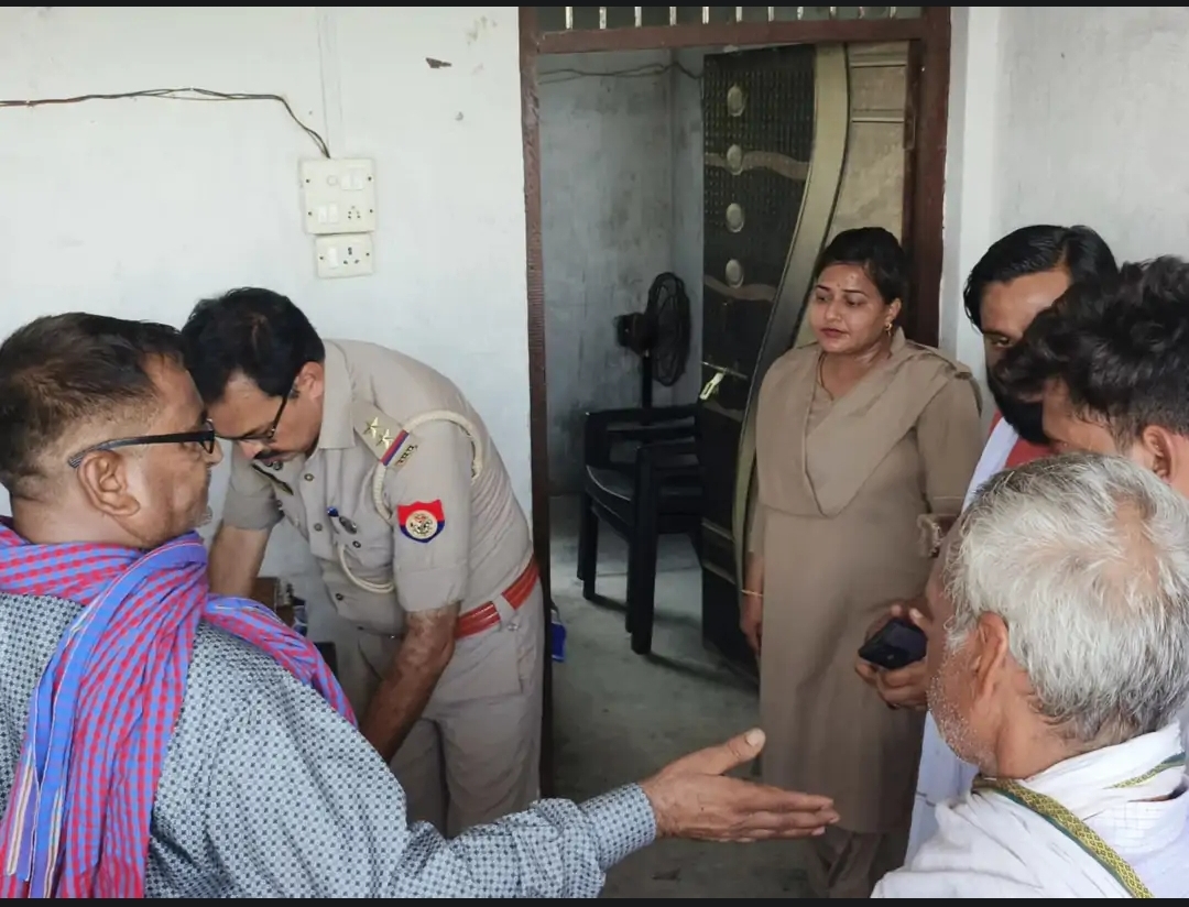 फोटो - घटना स्थल पर मौजूद पुलिस