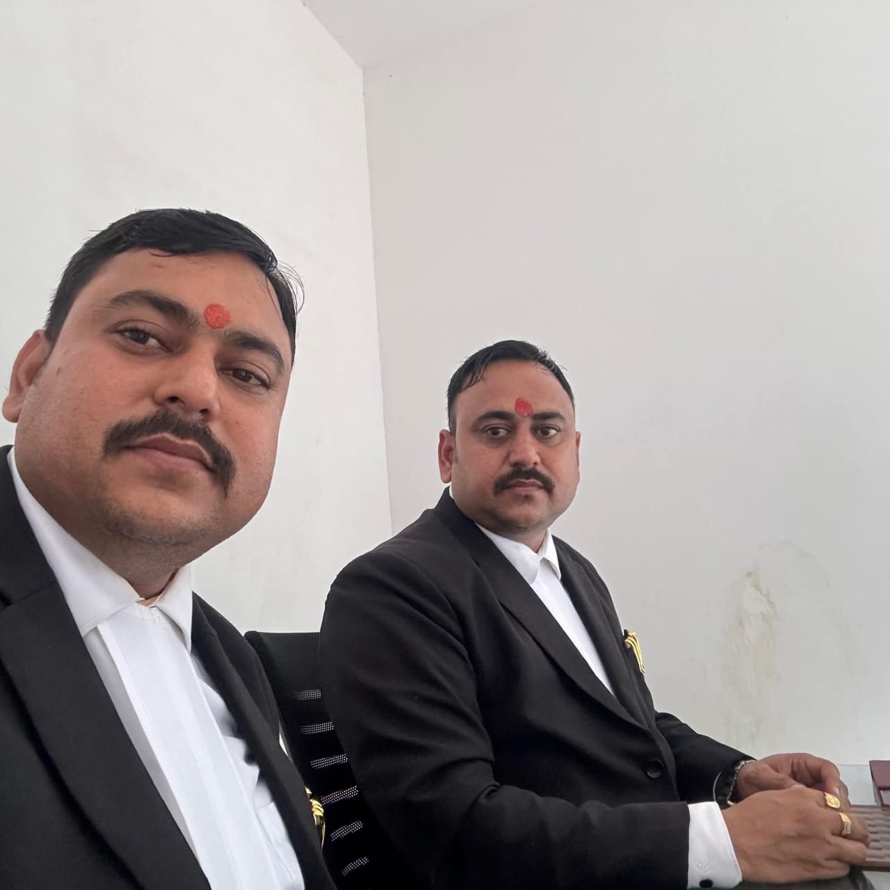 अधिवक्ता अजय सिंह और पवन सिंह अधिवक्ता अजय सिंह और पवन सिंह