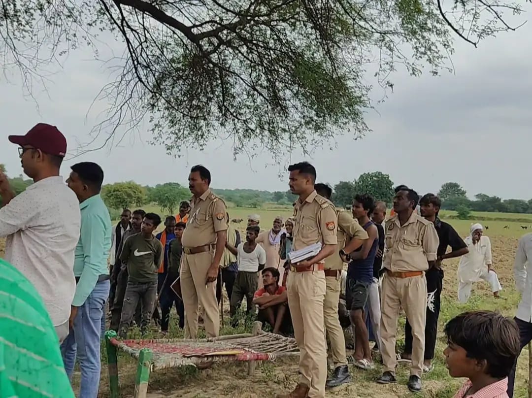 मुंबई से लौटे मजदूर ने लगाई फांसी, गांव में मातम मुंबई से लौटे मजदूर ने लगाई फांसी, गांव में मातम