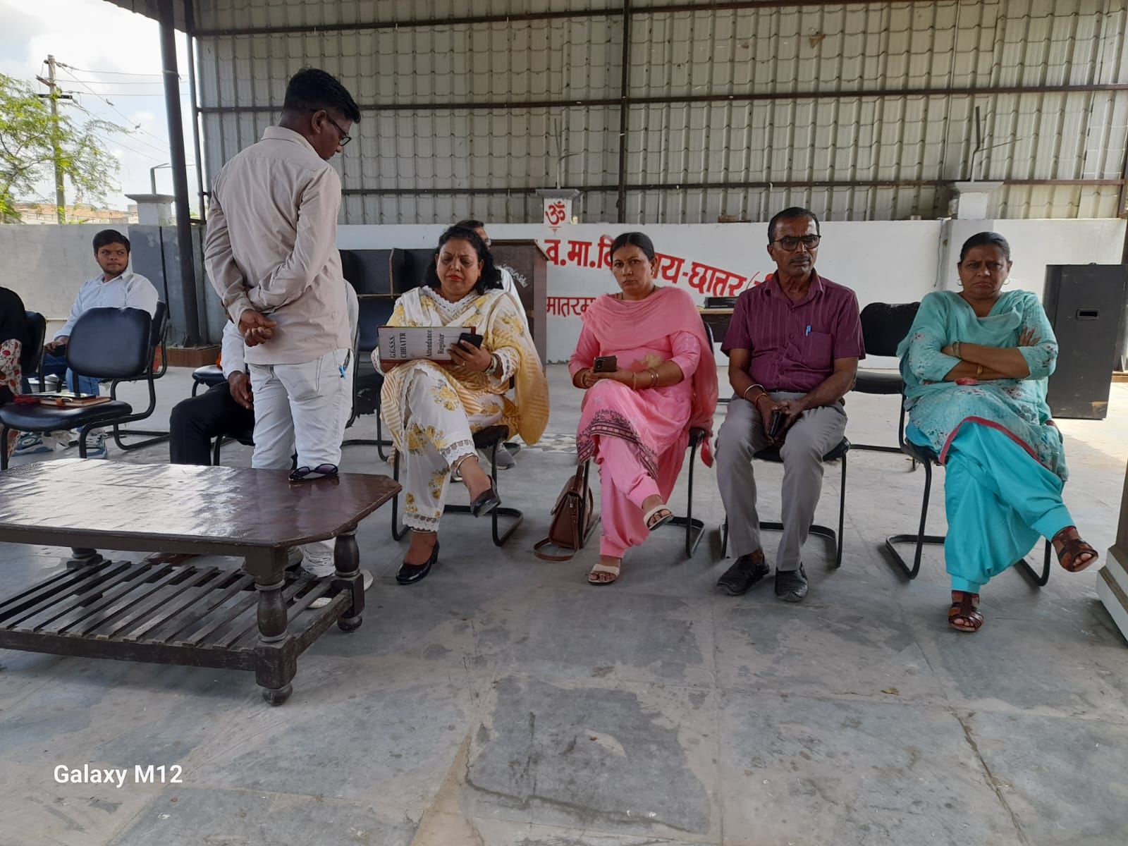 निरीक्षण करते हुए हरियाणा राज्य बाल अधिकार संरक्षण आयोग की सदस्य मीना शर्मा। निरीक्षण करते हुए हरियाणा राज्य बाल अधिकार संरक्षण आयोग की सदस्य मीना शर्मा।