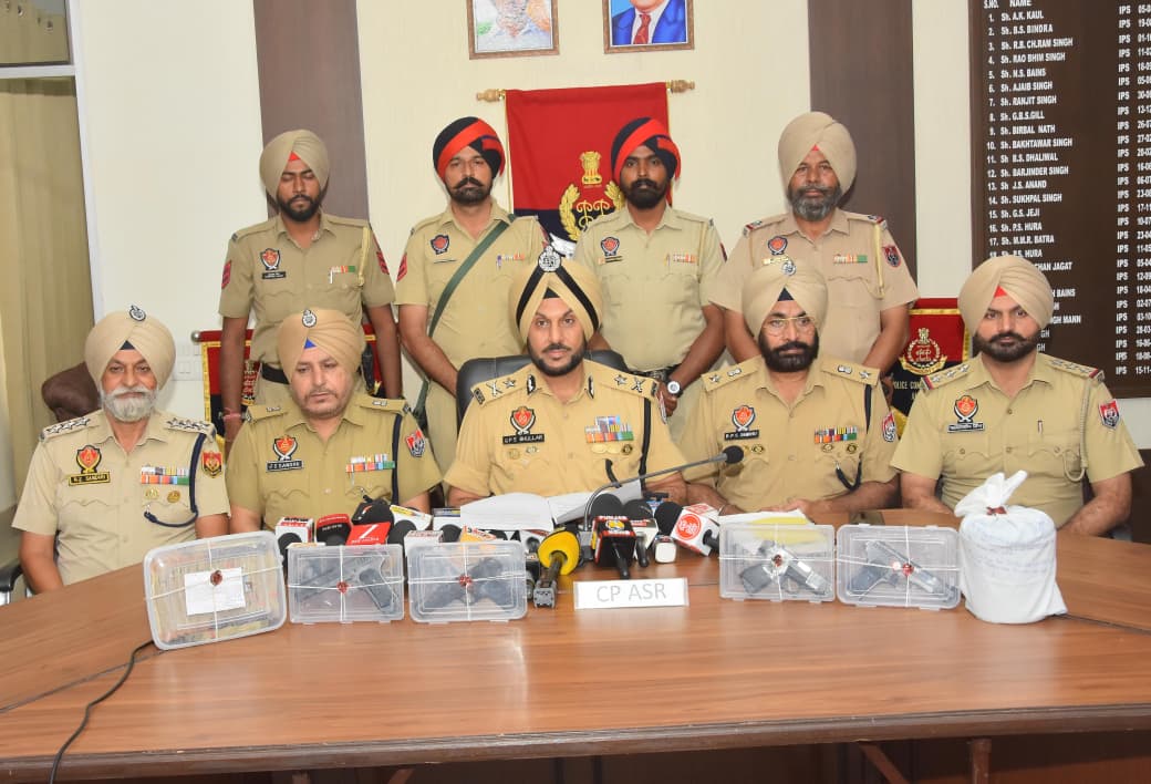 पंजाब पुलिस द्वारा बरामद हथियार व हवाला राशि