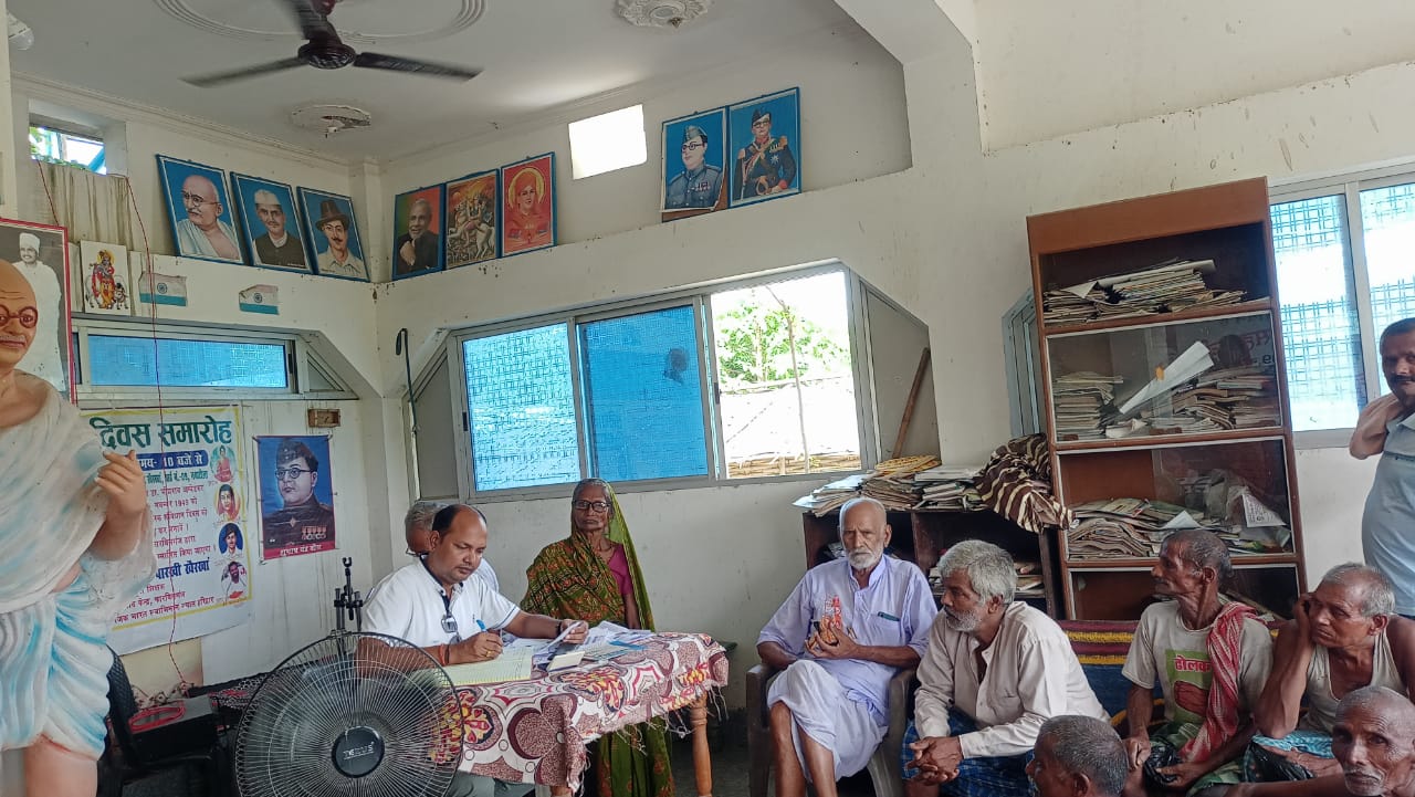 अररिया फोटो:वृद्धजन कल्याणकेंद्र में चश्मा वितरण