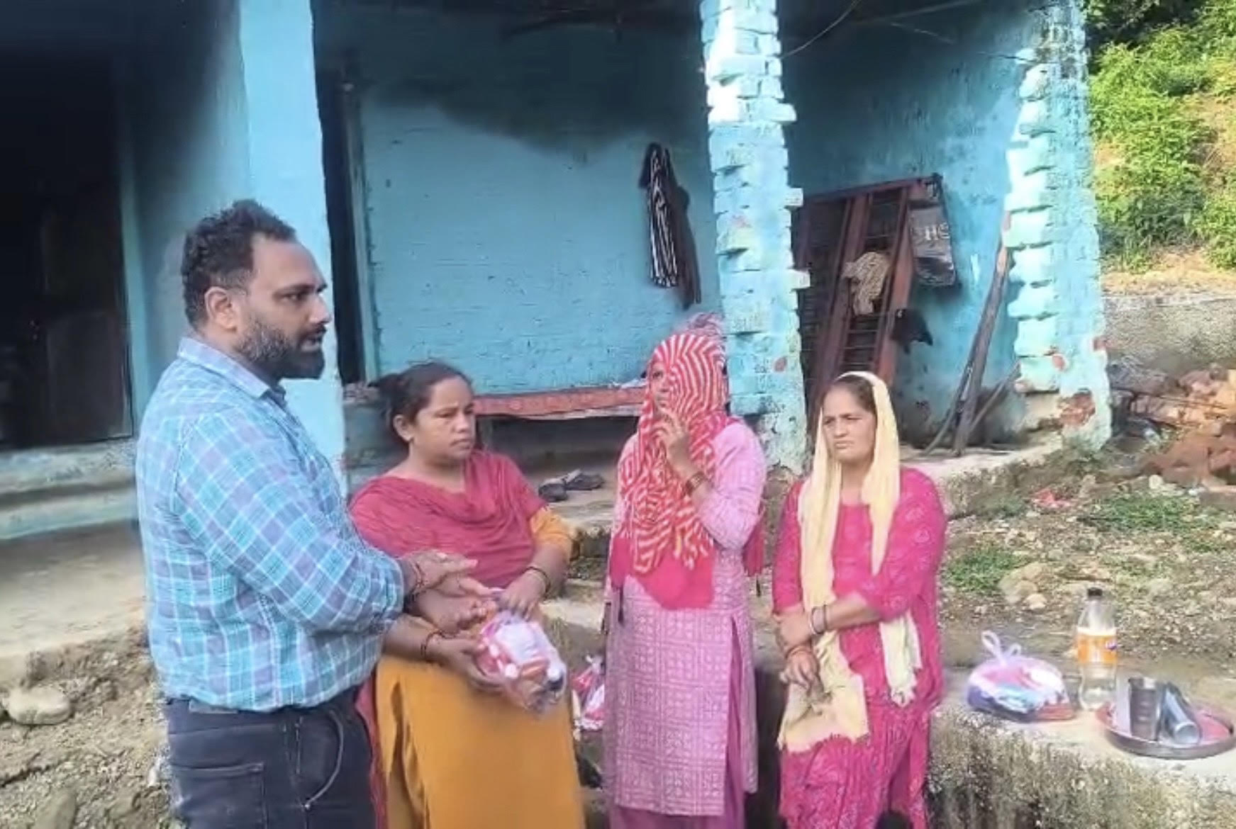 DDC Nagari visited the disaster affected village Dhanod and inquired about the well being of the people and distributed medical kits