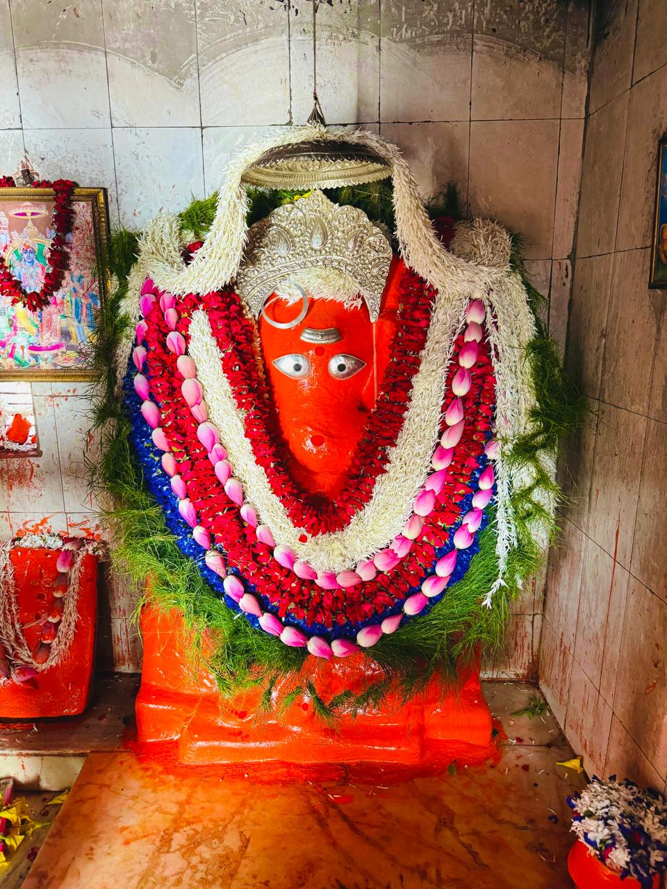 विंध्याचल के महुआरी कला स्थित मंदिर में विराजमान भगवान गणेश । विंध्याचल के महुआरी कला स्थित मंदिर में विराजमान भगवान गणेश ।