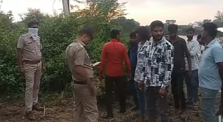 युवक का नाले के समीप मिला शव,जांच शुरु युवक का नाले के समीप मिला शव,जांच शुरु