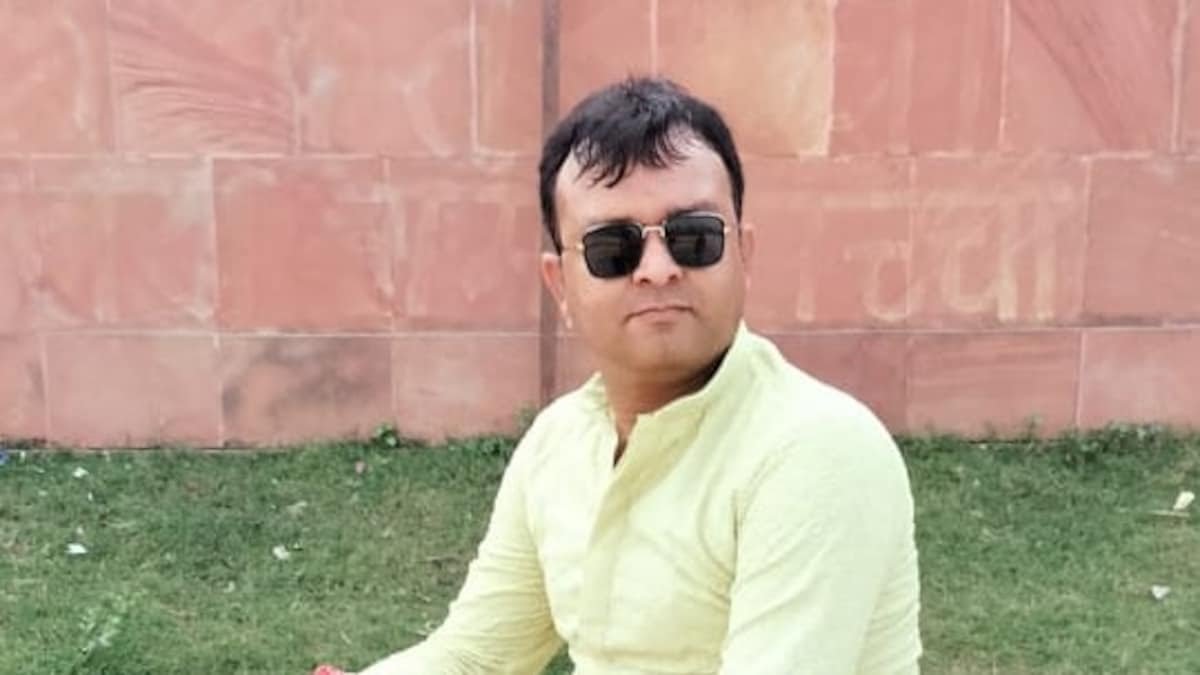 फाइल फोटो मृतक जिला समाज कल्याण अधिकारी आशीष सिंह