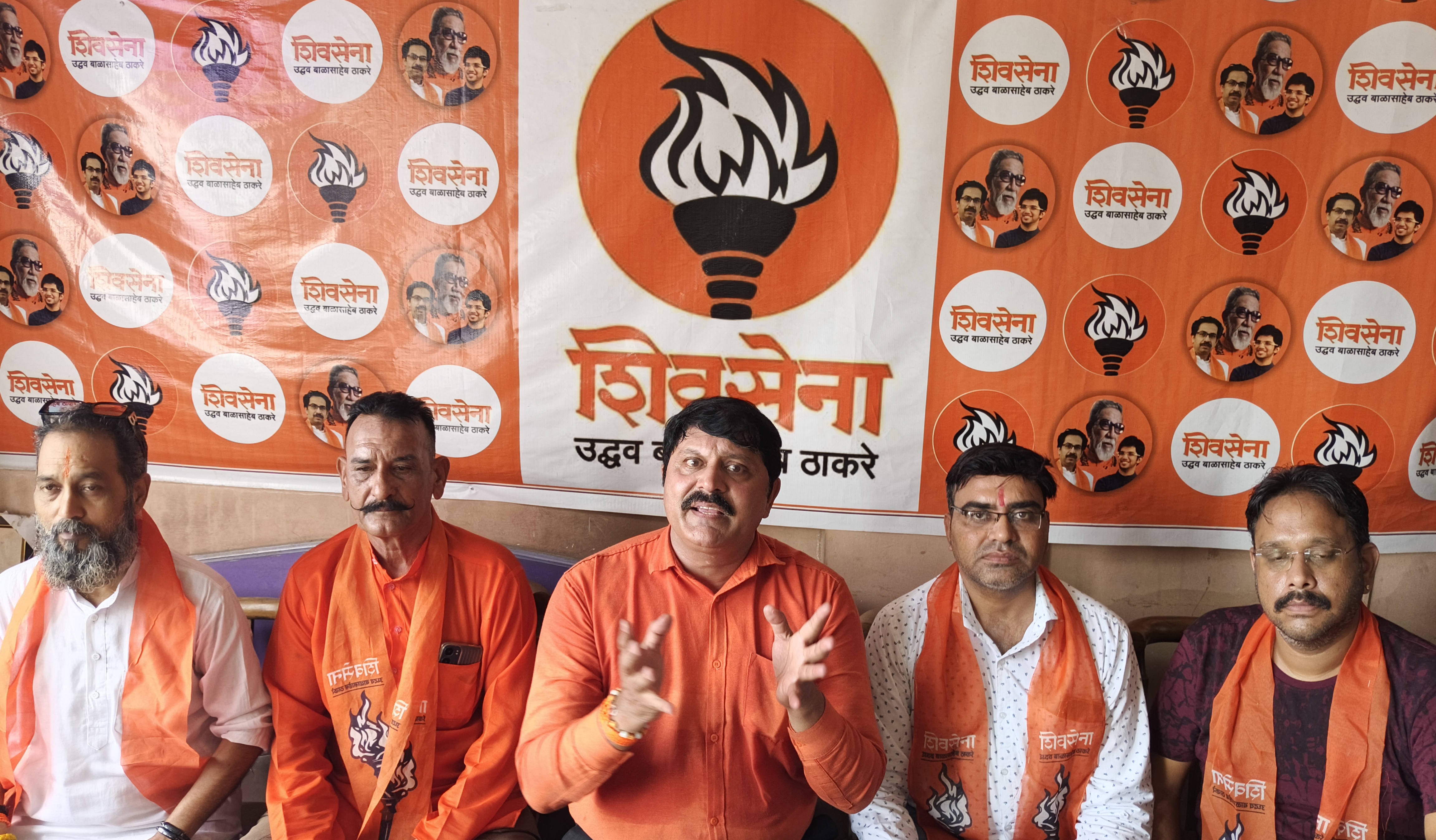 शिवसेना ने आप विधायक महराज मलिक की गिरफ्तारी को संविधान प्रदत्त व जनप्रतिनिधि अधिकारों का बताया दमन शिवसेना ने आप विधायक महराज मलिक की गिरफ्तारी को संविधान प्रदत्त व जनप्रतिनिधि अधिकारों का बताया दमन