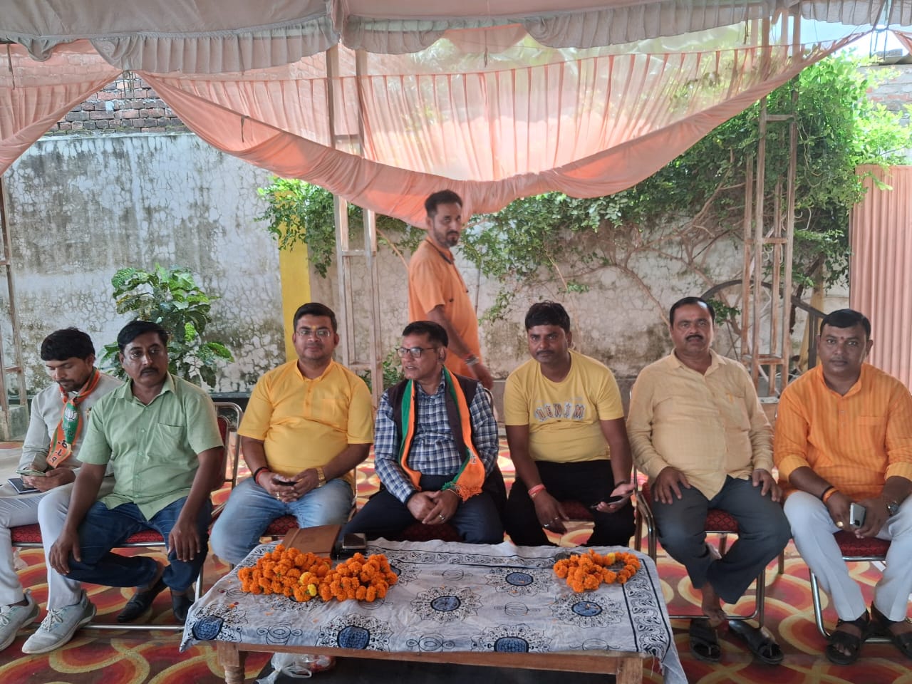 प्रयागराज में सेवा पखवाड़ा की बैठक करते हुए भाजपा के पदाधिकारियों का छाया चित्र प्रयागराज में सेवा पखवाड़ा की बैठक करते हुए भाजपा के पदाधिकारियों का छाया चित्र