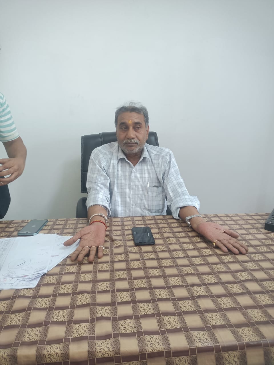 जबलपुर लोकायुक्त टीम  ने सहायक यंत्री को रिश्वत लेते दबोचा