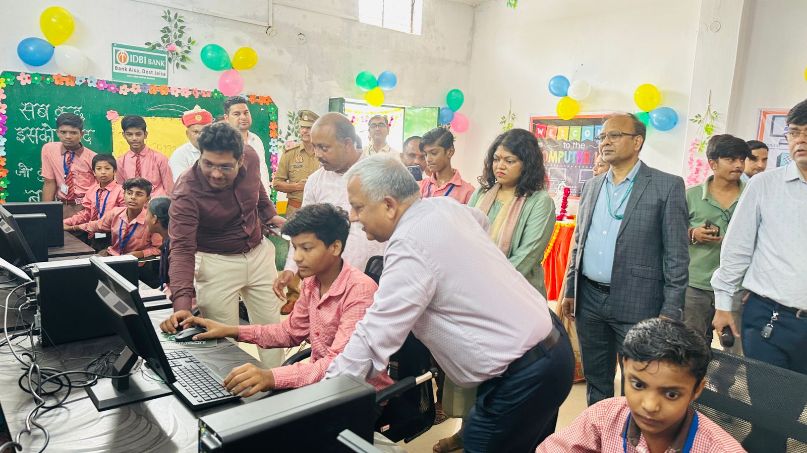 कार्यक्रम के दौरान मुख्यमंत्री के मुख्य सलाहकार आईएएस अवनीश अवस्थी का छयाचित्र