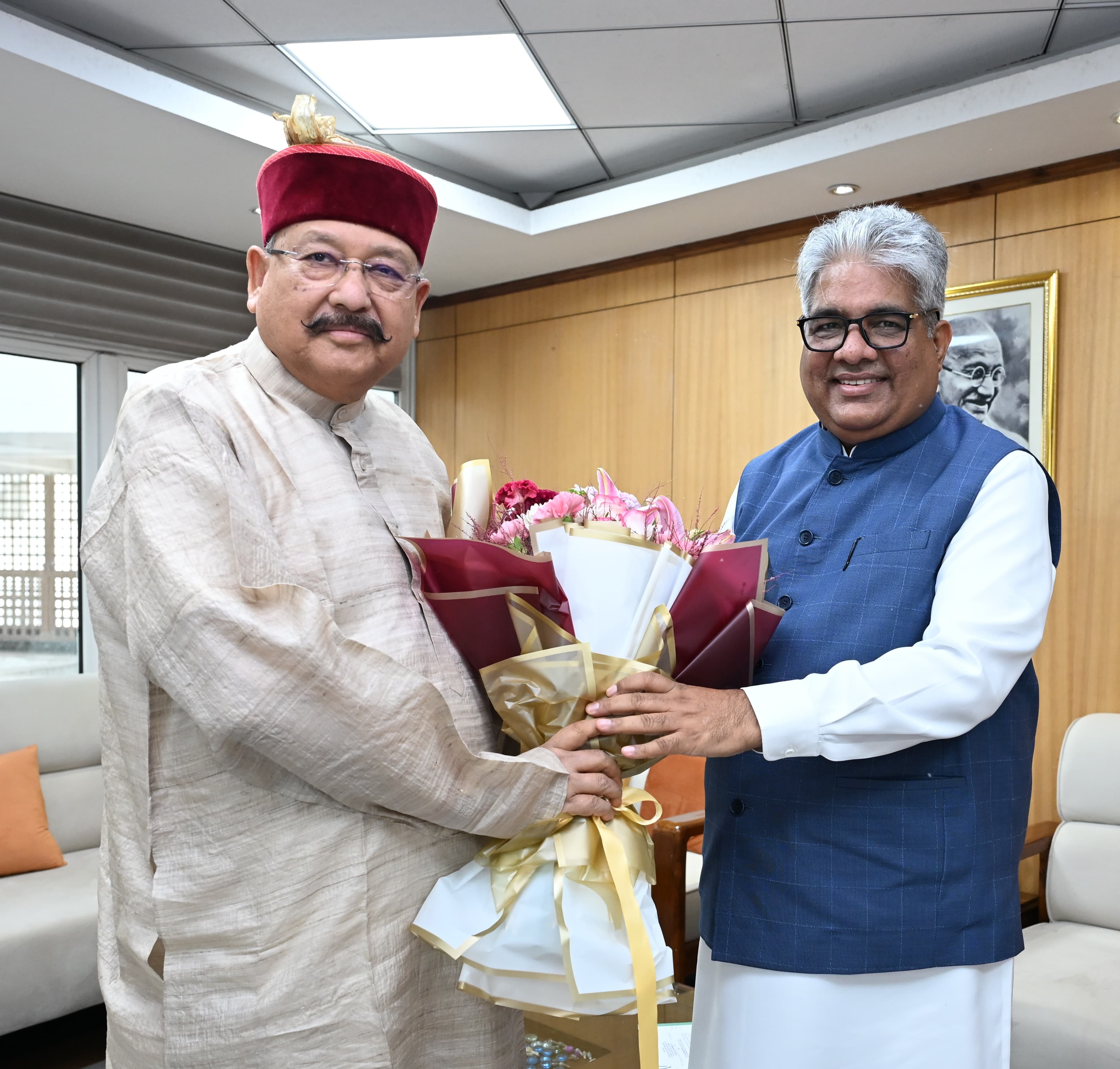 उत्तराखंड के पर्यटन मंत्री सतपाल महाराज गुरुवार को नई दिल्ली में केंद्रीय मंत्री भूपेंद्र यादव से भेंट करते।