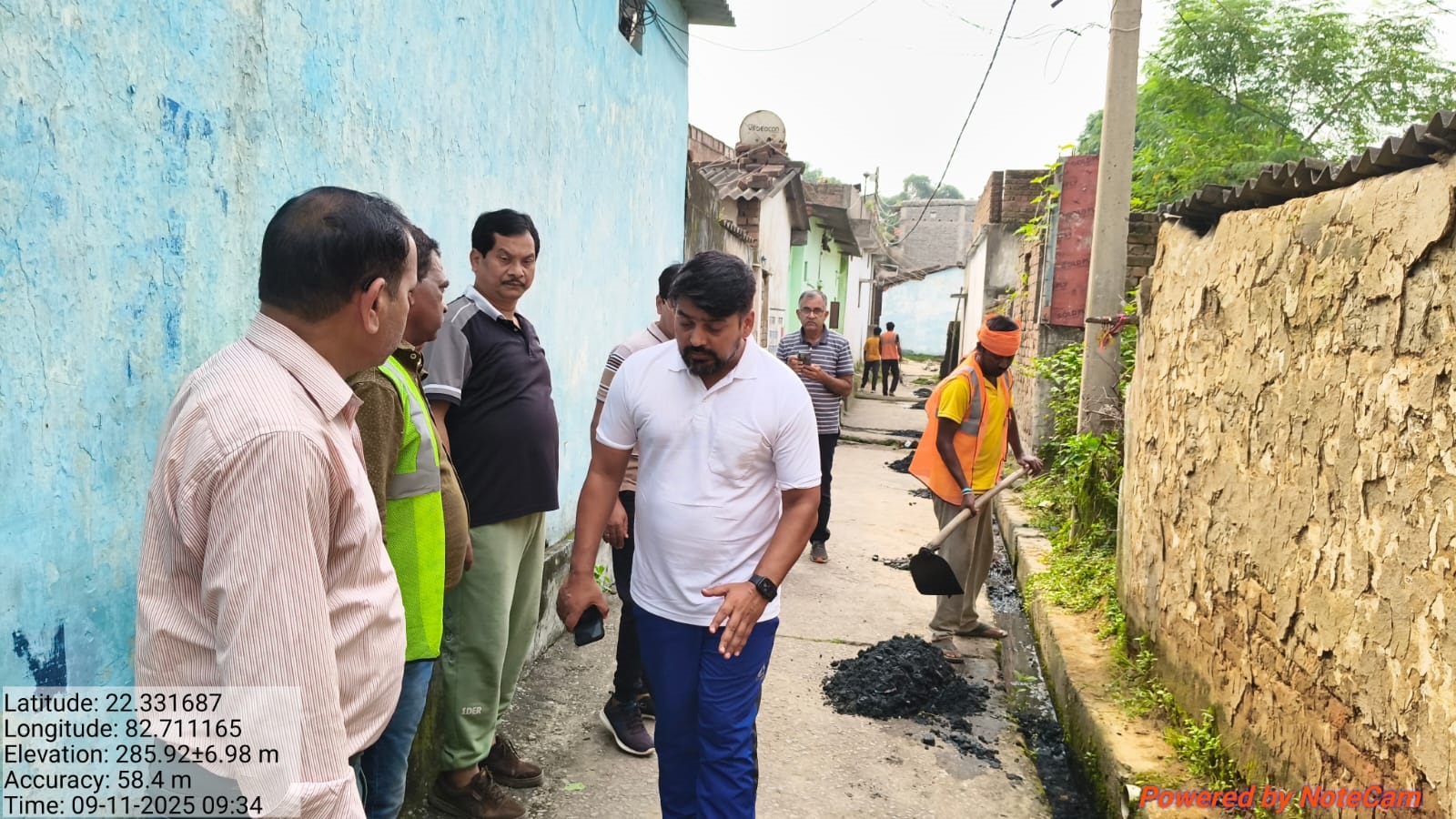 कोरबा आयुक्त ने इमलीडुग्गू स्लम बस्ती की सकरी गलियों में भ्रमण कर सफाई कार्यो का लिया जायजा