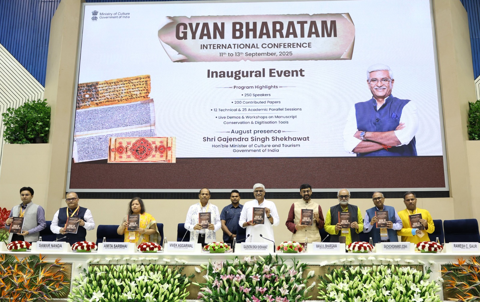 ज्ञान भारतम में पुस्तक का विमोचन करते हुए केन्द्रीय मंत्री गजेन्द्र सिंह शेखावत ज्ञान भारतम में पुस्तक का विमोचन करते हुए केन्द्रीय मंत्री गजेन्द्र सिंह शेखावत