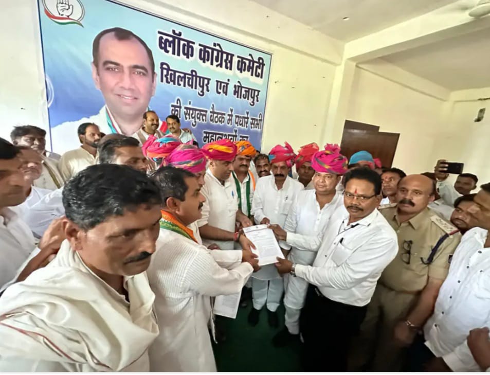 मांगों को लेकर कांग्रेस ने राज्यपाल के नाम सौंपा ज्ञापन