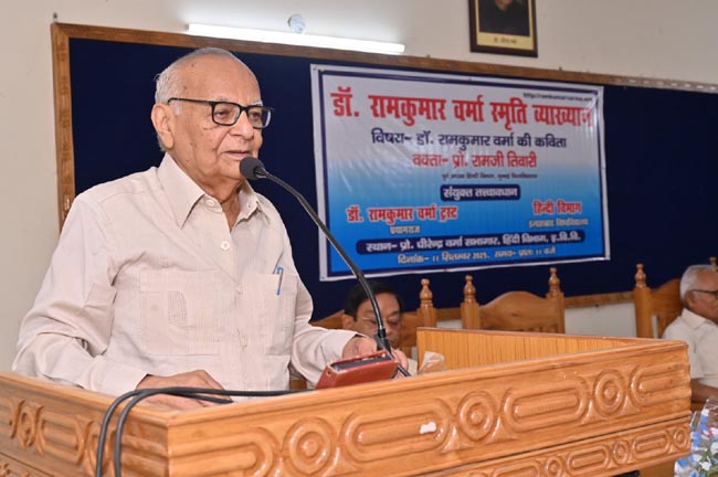 सम्बोधित करते वक्ता सम्बोधित करते वक्ता