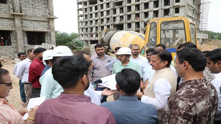 रीवाः उप मुख्यमंत्री ने शुक्ल ने निर्माणाधीन कैंसर यूनिट का किया निरीक्षण
