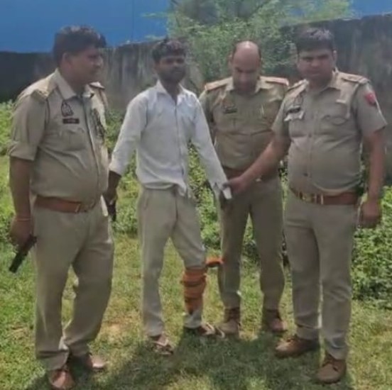मुठभेड स्थल पर आराेपित चालक
