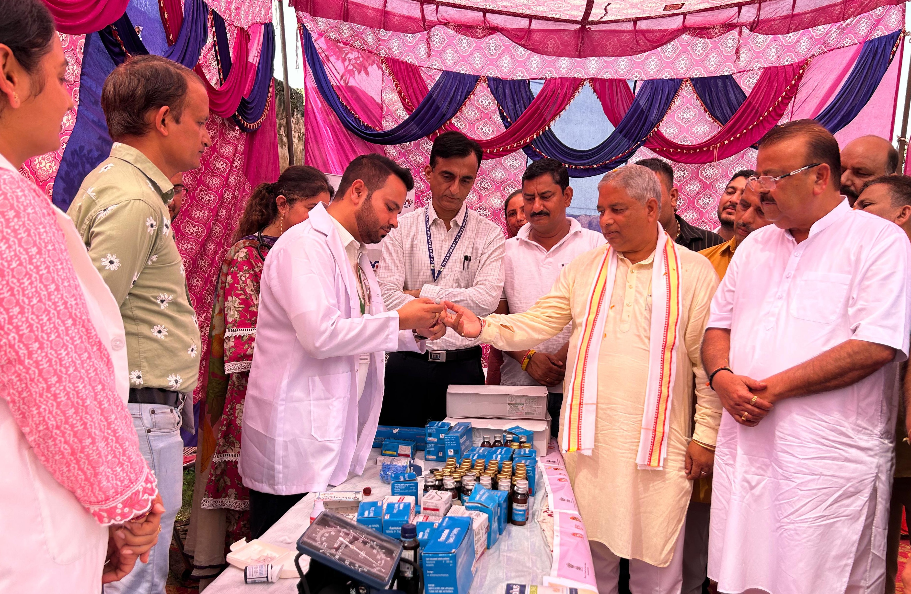 भाजपा ने सांबा में बाढ़ प्रभावित परिवारों के लिए चिकित्सा शिविर, जनसभा और राहत वितरण का किया आयोजन भाजपा ने सांबा में बाढ़ प्रभावित परिवारों के लिए चिकित्सा शिविर, जनसभा और राहत वितरण का किया आयोजन