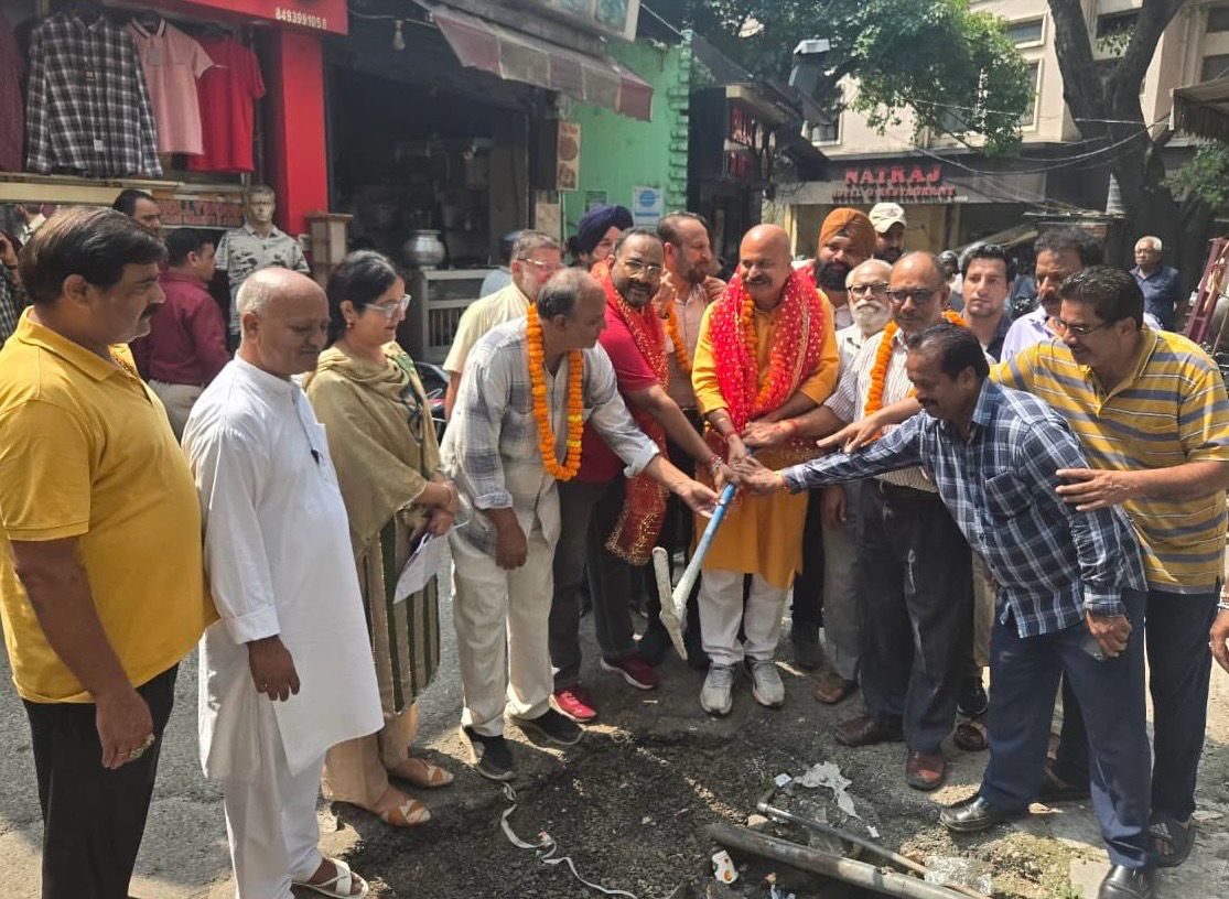 युद्धवीर सेठी ने वार्ड 15 में 40 लाख रुपये के विकास कार्यों का शुभारंभ किया युद्धवीर सेठी ने वार्ड 15 में 40 लाख रुपये के विकास कार्यों का शुभारंभ किया