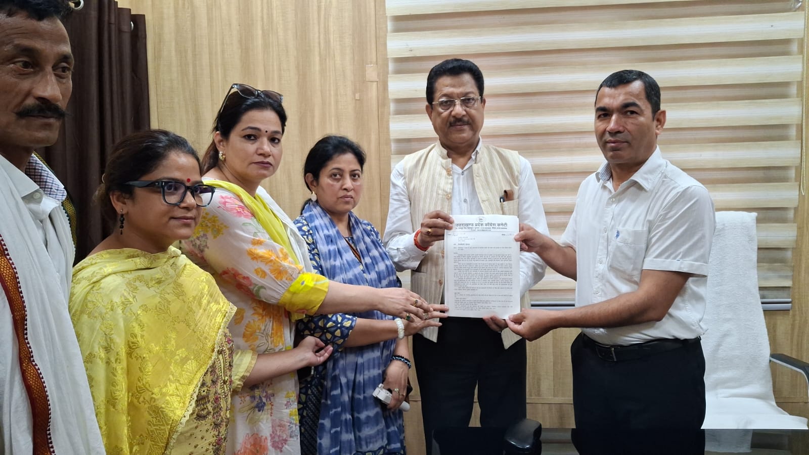 प्रदेश कांग्रेस उपाध्यक्ष सूर्यकांत धस्माना के नेतृत्व में कांग्रेस कार्यकर्ता एसडीएम को ज्ञापन सौंपते प्रदेश कांग्रेस उपाध्यक्ष सूर्यकांत धस्माना के नेतृत्व में कांग्रेस कार्यकर्ता एसडीएम को ज्ञापन सौंपते