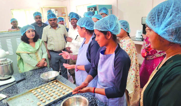 निरीक्षण के दौरान निरीक्षण के दौरान