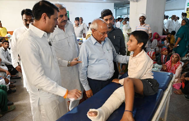 सोनीपत: हरियाणा विधानसभा की स्वास्थ्य एवं शिक्षा विषय समिति सदस्य निरीक्षण करते हुए सोनीपत: हरियाणा विधानसभा की स्वास्थ्य एवं शिक्षा विषय समिति सदस्य निरीक्षण करते हुए