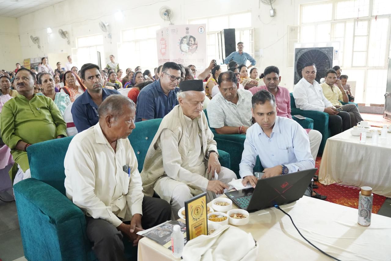 कार्यक्रम में मौजूद पूर्व राज्यपाल कोश्यारी।