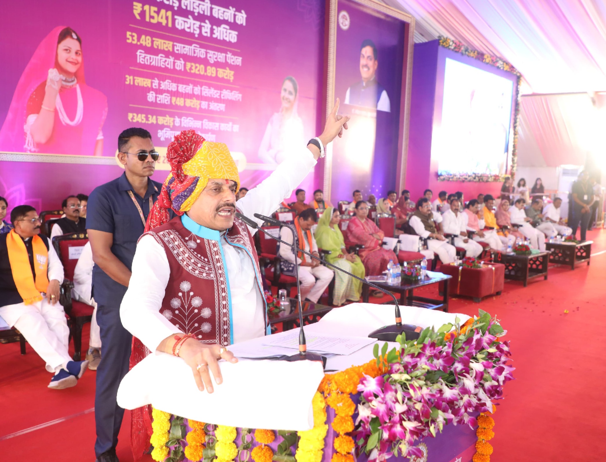 सीएम यादव भाषण देते हुए सीएम यादव भाषण देते हुए