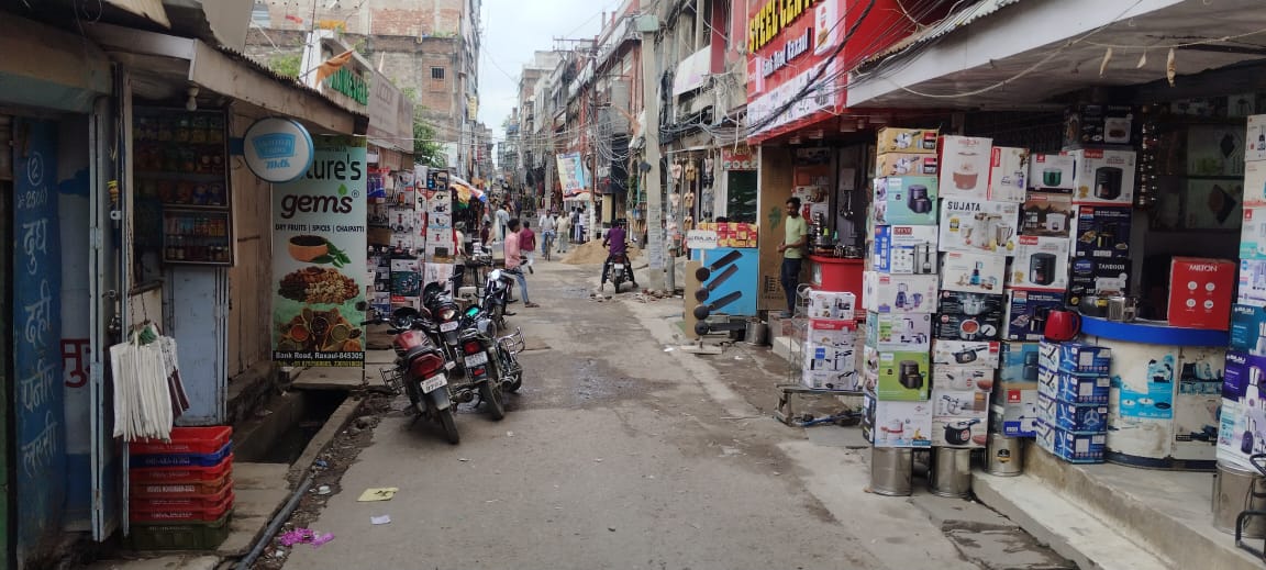 बाजार में पसरा सन्नाटा