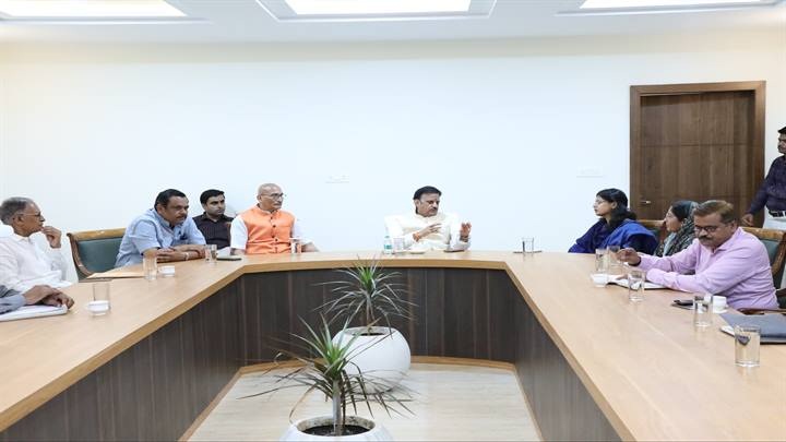 विभिन्न निर्माण कार्यों की प्रगति की समीक्षा विभिन्न निर्माण कार्यों की प्रगति की समीक्षा