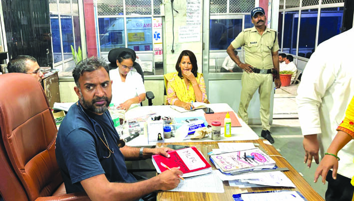 निरीक्षण के दौरान नगर मजिस्ट्रेट कुश्म चौहान