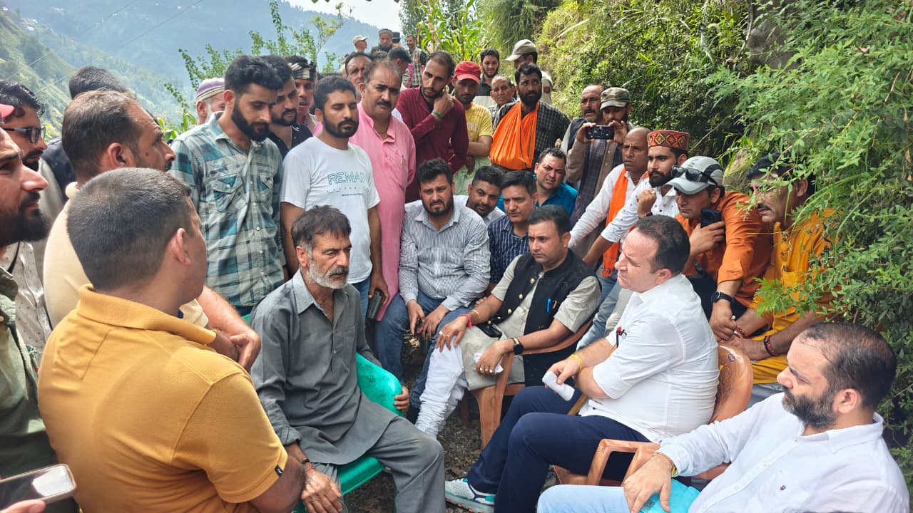 राजगढ़ बादल फटने से प्रभावितों के बीच पहुंचे विपक्ष के नेता सुनील शर्मा, 10 लाख की राहत की घोषणा