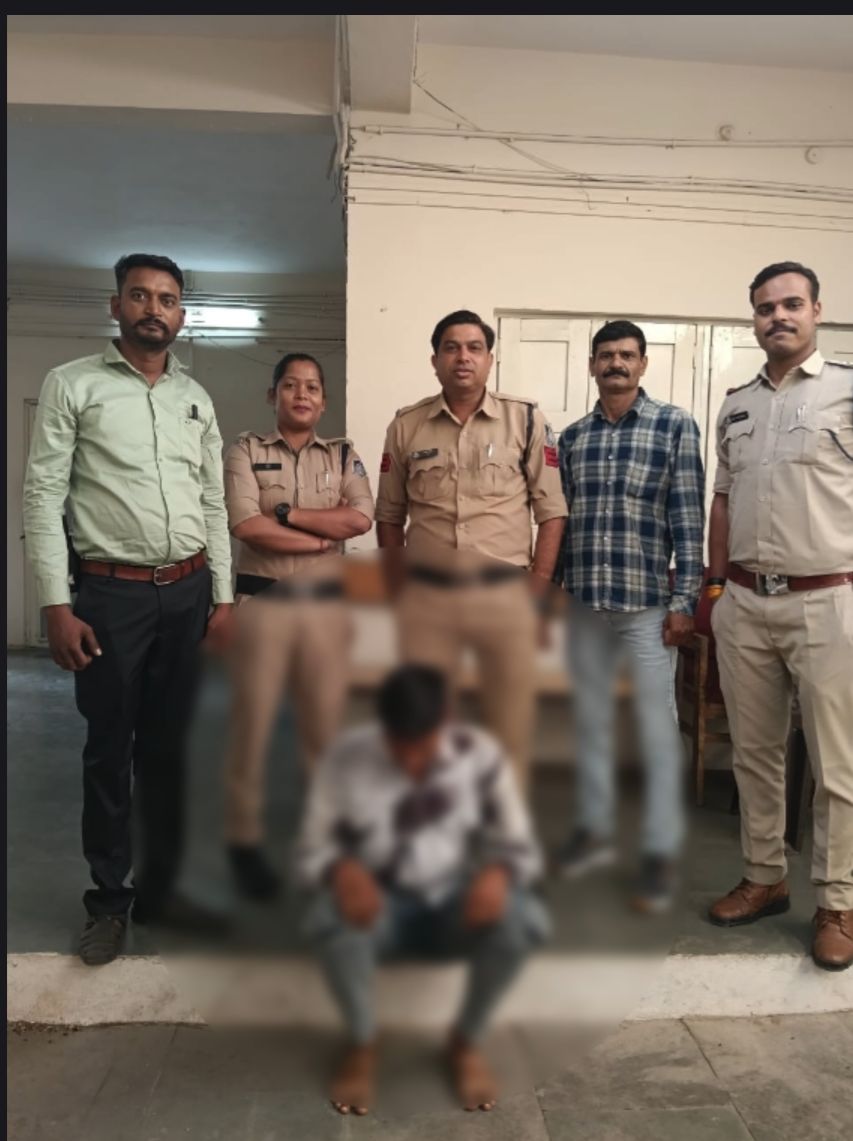 उज्जैन में फर्जी सिम कार्ड बेचने वाला युवक गिरफ्तार उज्जैन में फर्जी सिम कार्ड बेचने वाला युवक गिरफ्तार