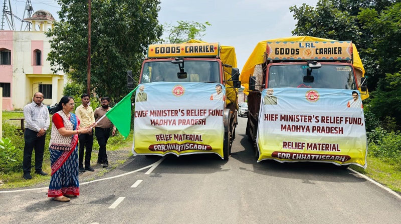 बाढ़ पीड़ितों के लिये राहत सामग्री भेजी बाढ़ पीड़ितों के लिये राहत सामग्री भेजी