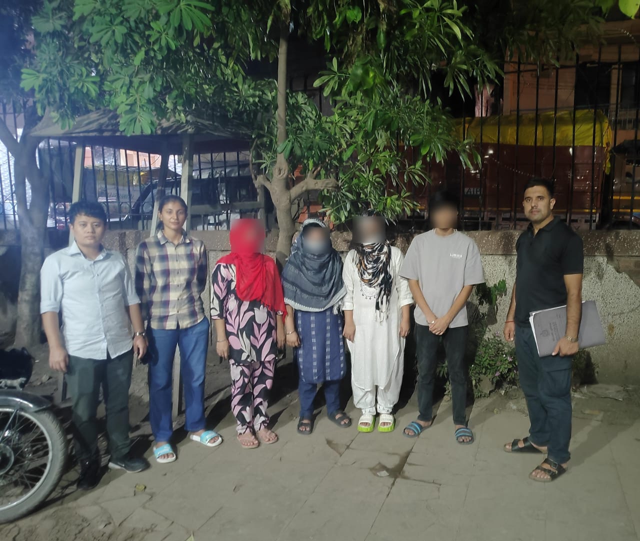 पकड़े गए बांग्लादेशी की फोटो