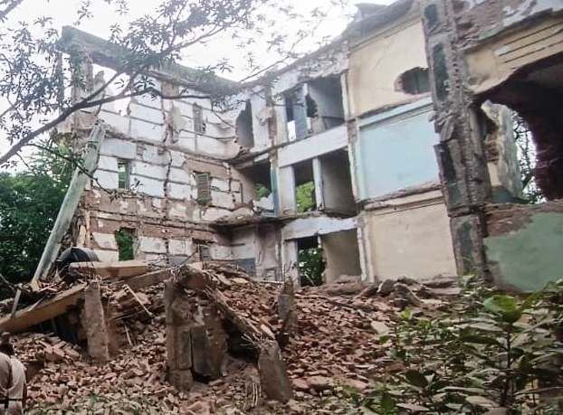 भारत संचार निगम लिमिटेड की खंडहर ईमारत ढही, १ घायल, रेस्क्यू टीम पहुँची भारत संचार निगम लिमिटेड की खंडहर ईमारत ढही, १ घायल, रेस्क्यू टीम पहुँची