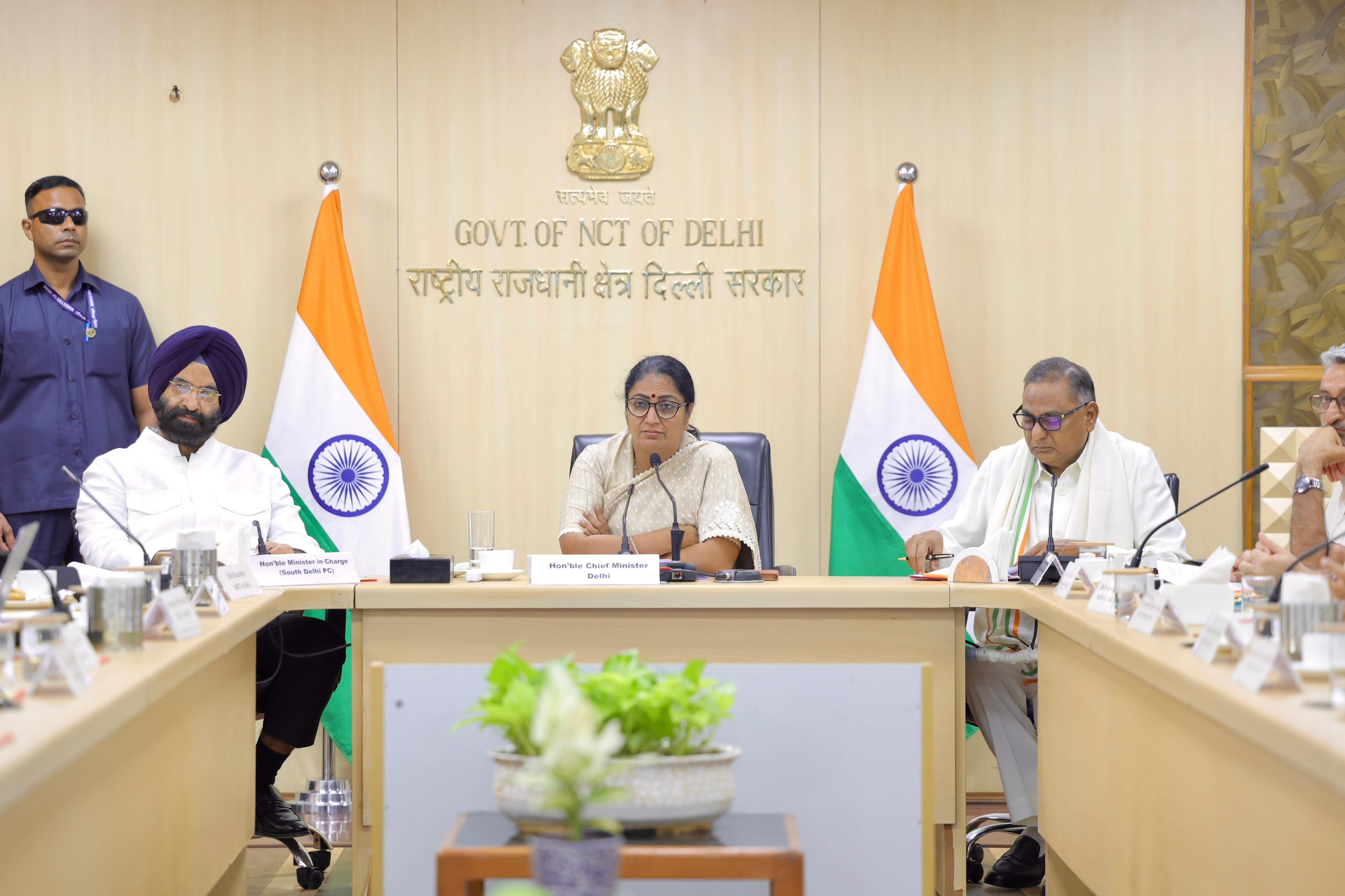 दिल्ली सचिवालय में दक्षिण दिल्ली लोकसभा क्षेत्र में चल रहे विकास कार्यों की प्रगति पर जनप्रतिनिधियों और अधिकारियों के साथ समीक्षा बैठक करती मुख्यमंत्री रेखा गुप्ता दिल्ली सचिवालय में दक्षिण दिल्ली लोकसभा क्षेत्र में चल रहे विकास कार्यों की प्रगति पर जनप्रतिनिधियों और अधिकारियों के साथ समीक्षा बैठक करती मुख्यमंत्री रेखा गुप्ता