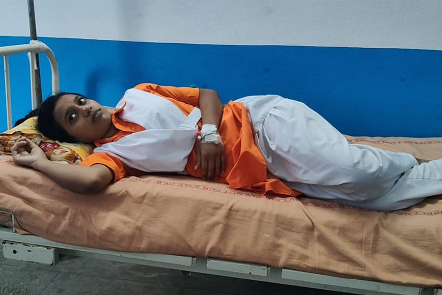 अस्पताल में छात्रा