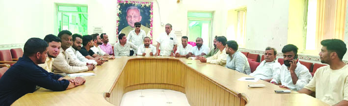 बैठक करते कांग्रेसीजन बैठक करते कांग्रेसीजन