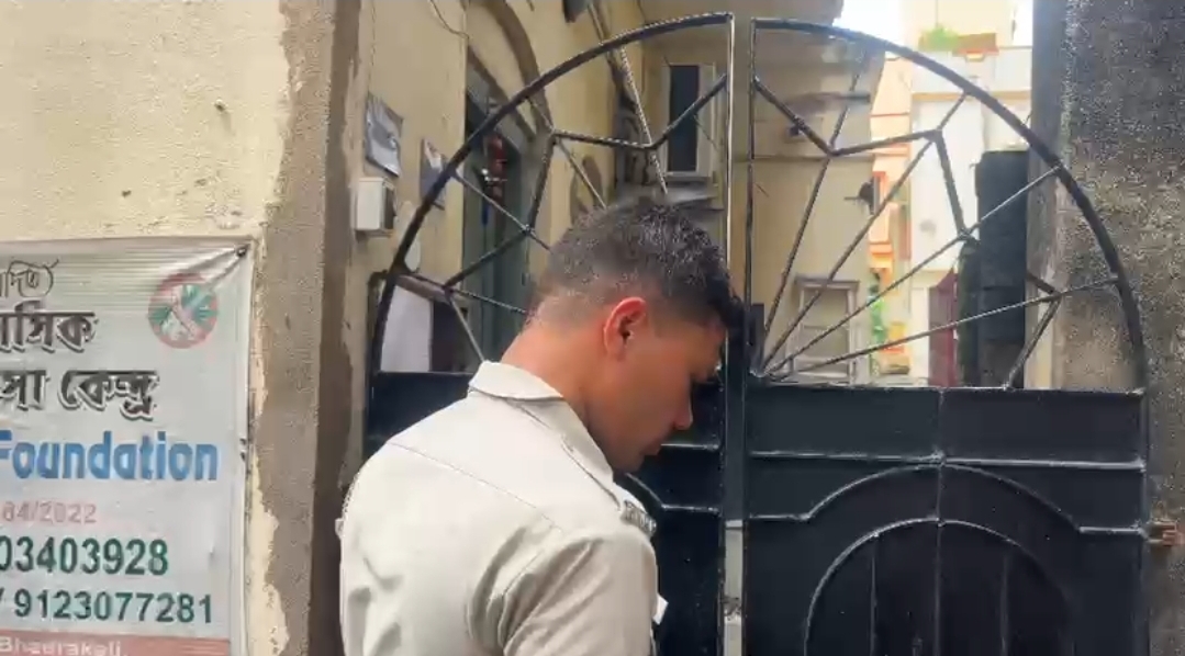 घटनास्थल पर पुलिस घटनास्थल पर पुलिस