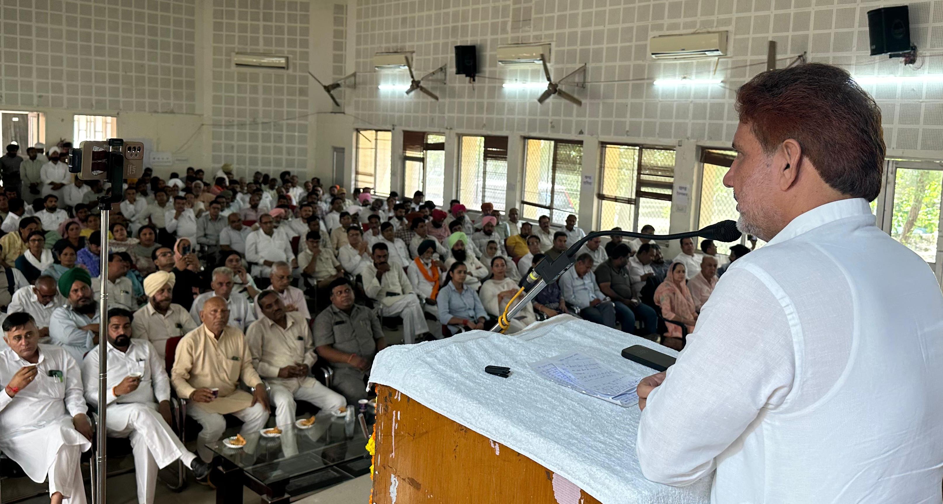 कार्यक्रम को संबोधित करते राज्यसभा सांसद सुभाष बराला। कार्यक्रम को संबोधित करते राज्यसभा सांसद सुभाष बराला।