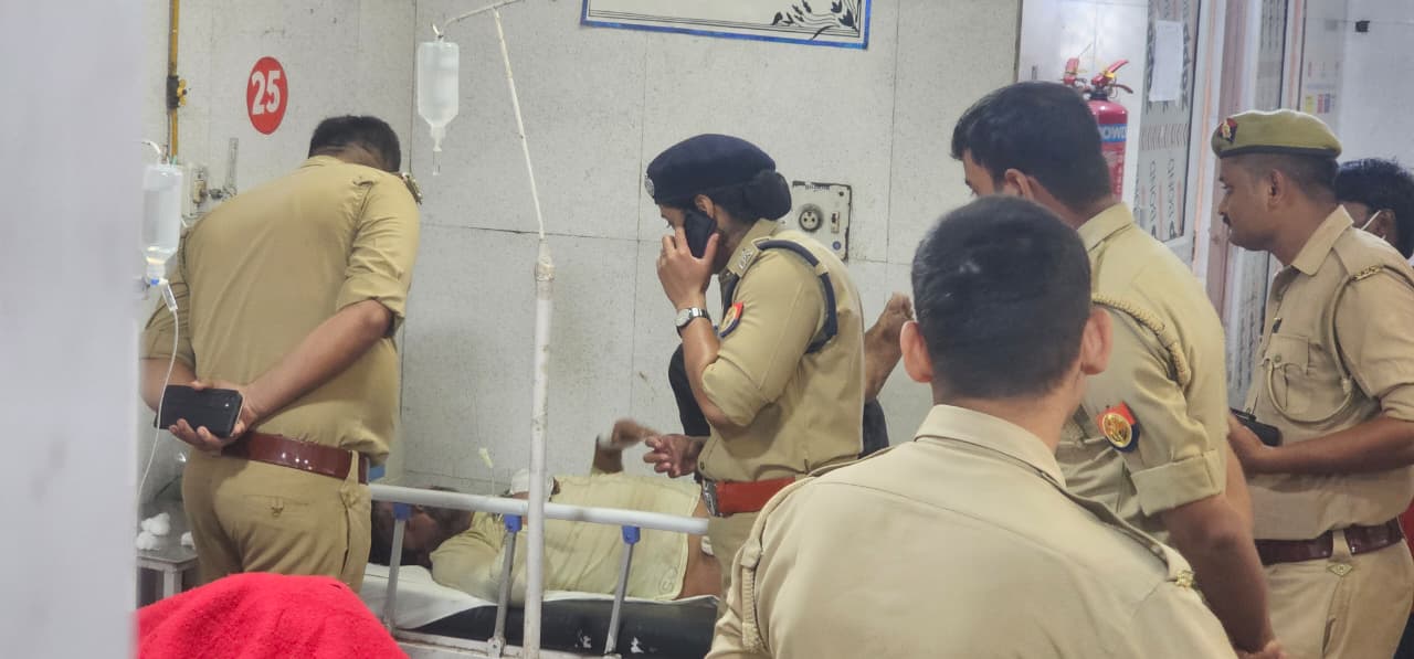 घायल का अस्पताल में चल रहा इलाज, पुलिस मौजूद घायल का अस्पताल में चल रहा इलाज, पुलिस मौजूद
