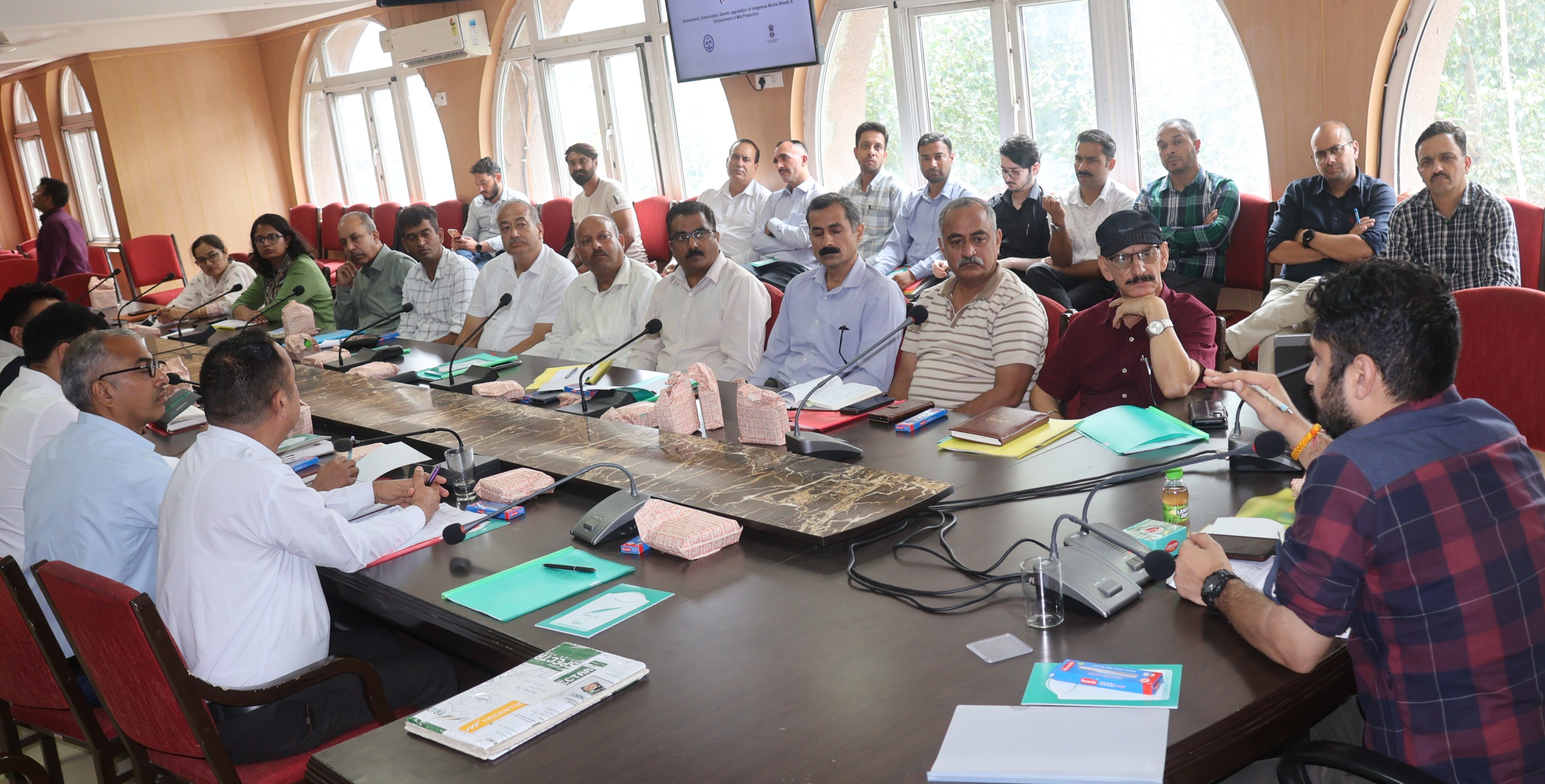 बैठक की अध्यक्षता करते हुए उपायुक्त मंडी अपूर्व देवगन। बैठक की अध्यक्षता करते हुए उपायुक्त मंडी अपूर्व देवगन।