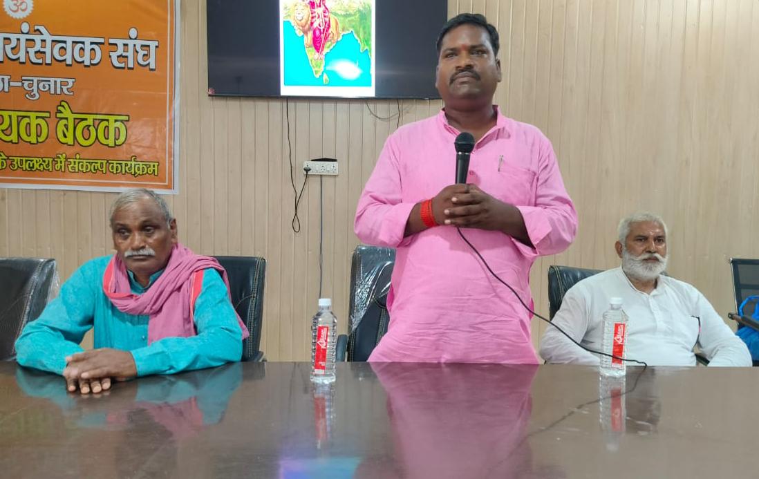जमालपुर में चासीन मुख्य अतिथि गण।