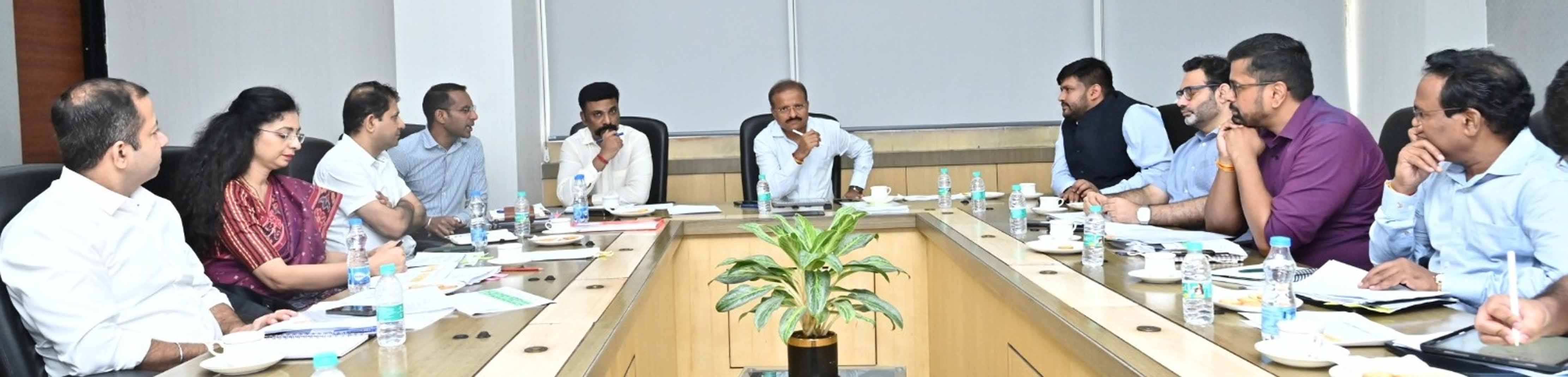 प्रमुख सचिव सुबोध कुमार सिंह विकास कार्यों की समीक्षा बैठक लेते प्रमुख सचिव सुबोध कुमार सिंह विकास कार्यों की समीक्षा बैठक लेते